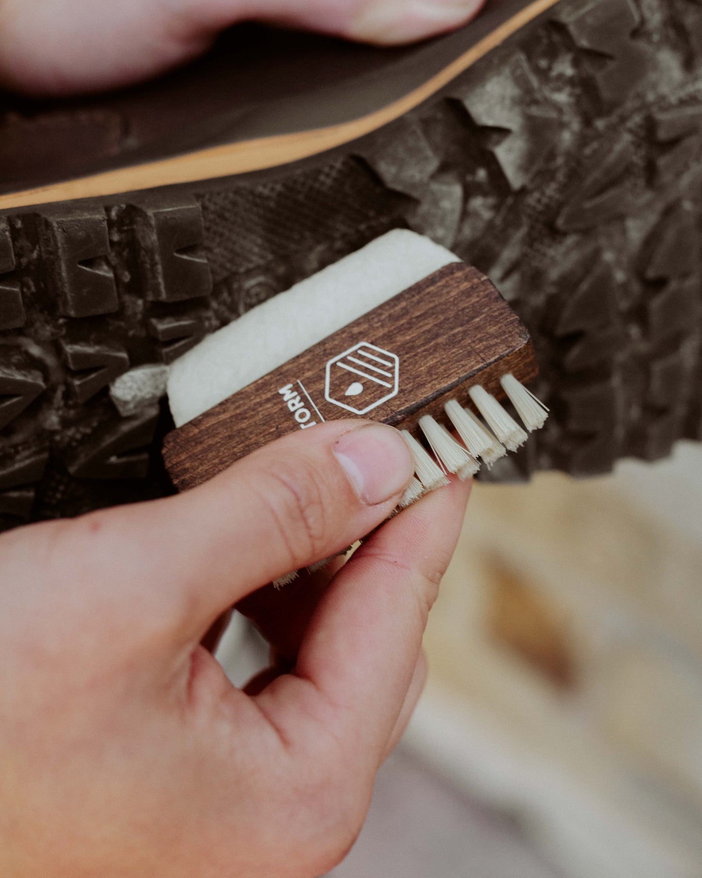 Suede & Crepe Brush